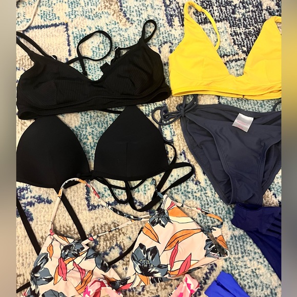 Swimwear top and bottom lot - Picture 2 of 4
